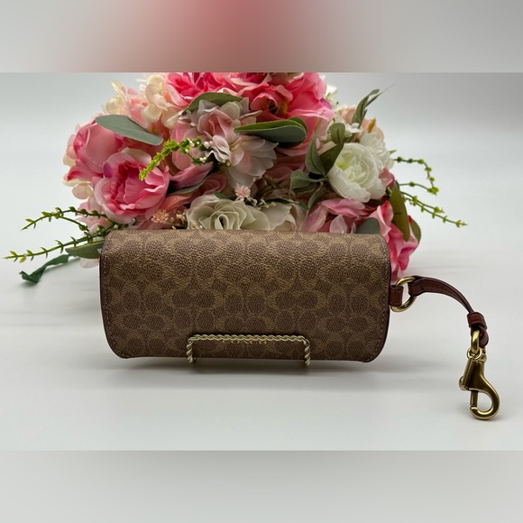 Coach Sunglass Signature Canvas Case - Picture 5 of 15